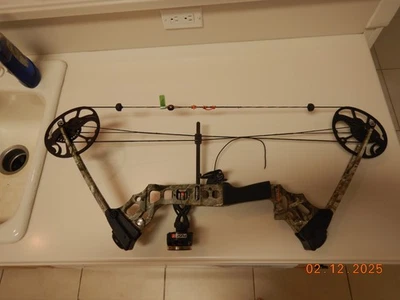 Блочный лук Mathews Mission Craze — камуфляж для правосторонней стойки с прицелом с предохранителем - Изображение 1 из 4