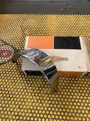 Cabezal guía Harley Panhead Hydra-Glide protector de luz borde de cejas NOS 67900-54 Foto 1 de 4