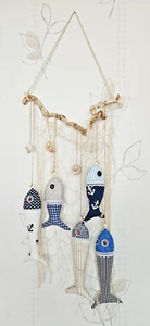 Mobile Fische aus Stoff Geschenk Wand Fensterdeko Holz Haselnuss Ast Fischernetz - Bild 1 von 3