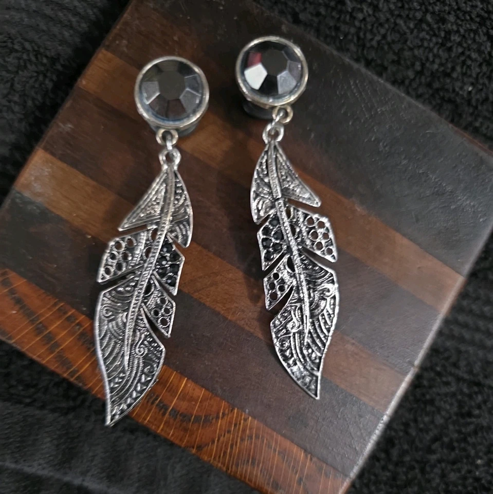 00 规格水钻羽毛耳环全新无标签 O 戒指背 — 第 1/4 张图片