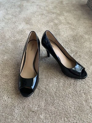 Zapatos de salón negros punta abierta nuevos sin caja - talla 7 - charol Foto 1 de 4