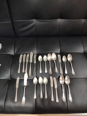 Lote mixto de 21 utensilios antiguos cubiertos finales de 1800 principios de 1900 plateados  Foto 1 de 4