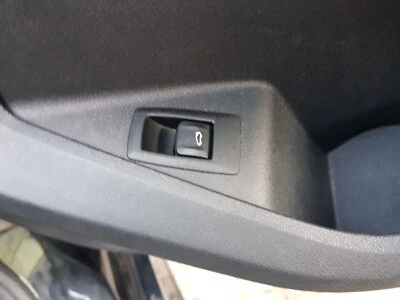 Interruptor de liberação do capô BMW 1 Series F40 M135i 2019-2024 - Imagem 1 de 4