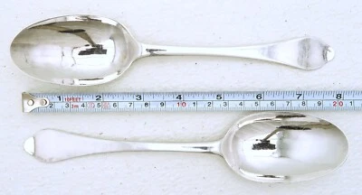 Par de cuchara inglesa de plata esterlina cola de rata nariz de perro marcada G.R hecha 1711 Foto 1 de 4