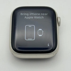 Apple Watch Series 8 45 mm en aluminium argenté GPS [montre seule] - Photo 1 sur 3