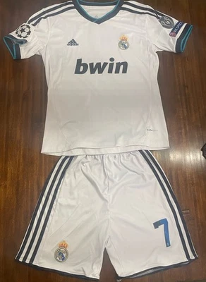 Kit Fútbol RONALDO ADIDAS Real Madrid Fútbol Club 2012 Talla 26 Foto 1 de 3