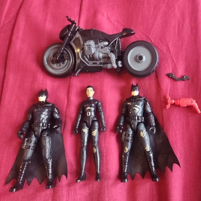 Figuras de acción y BATCYCLE 2022 DC Catwoman THE BATMAN + SELINA KYLE CHASE 4" Foto 1 de 4