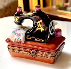 SCHÖN - Limoges handbemalte Peint Hauptnähmaschine Schmuckschatulle ~ Frankreich - Bild 1 von 6