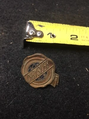 1937 38 39 Chrysler Hood Emblem Brass Gold Ornament Foto 1 de 4