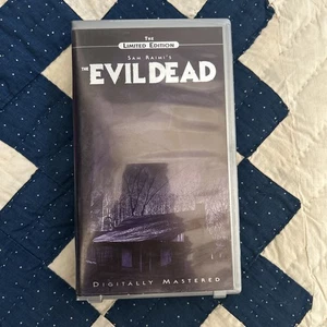 EVIL DEAD Limited Edition Clamshell VHS (Nummer 15387 /35000) mit Booklet - Bild 1 von 6