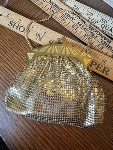 Art Deco Whiting & Davis Co 2859 Gold Mesh Evening Clutch Purse Made In USA Vtg - Picture 1 of 10