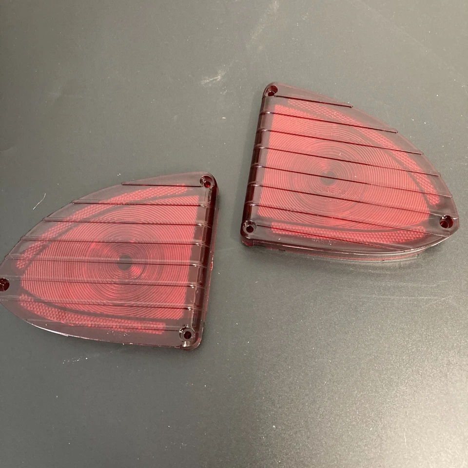 LENTE TRASEIRA PAINEL SUBURBANO CHEVROLET GMC 1960-1966 - Imagem 1 de 3