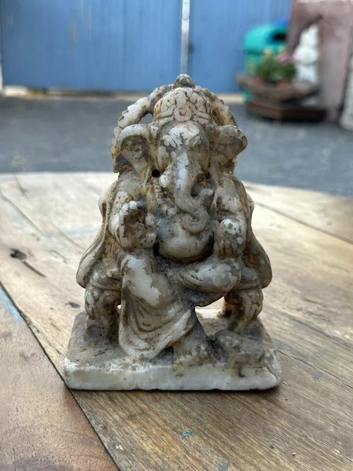 Antigua estatua original de piedra de mármol del dios hindú Ganesh Foto 1 de 4