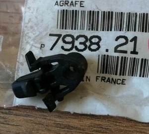 Citroen Xsara Bonnet moulding clip (5 of) 793821 New genuine - Picture 1 of 2