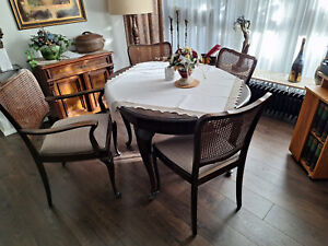 Esstisch-Garnitur in Chippendale schwarzbraun (Tisch und 4 Stühle)