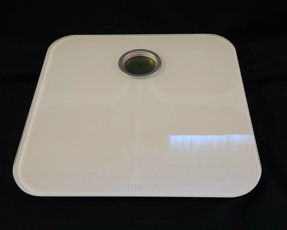 Умные весы Fitbit Aria белые цифровые для ванной Wi-Fi белое стекло - Изображение 1 из 4