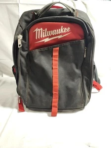 Milwaukee Low Profile Backpack Tool Bag 22 Pockets Easy Carry W/ Laptop Pocket - Foto 1 di 6