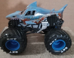 MONSTER JAM. 1:64. LOOSE. MEGALODON. MUD BLASTER. WITH BLACK CHASSIS CHANGE. - Picture 1 of 1