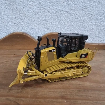 Tractor topadora DCM CAT D7E tipo oruga escala 1:50 configuración de tubería #85555 Foto 1 de 4