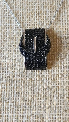 Colgante de plata de ley y hebilla de espinela negra en cadena de plata de ley de 18"  Foto 1 de 4