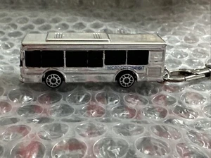 Micro Machines Serie 2 Micro City Confezione 3 Bus Cromati CHASE Portachiavi Personalizzati Sciolti - Foto 1 di 7