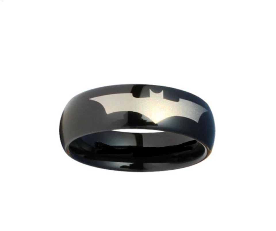Impresión de Batman en un anillo de banda de 8 mm de ancho DC de acero inoxidable negro R380 Foto 1 de 1