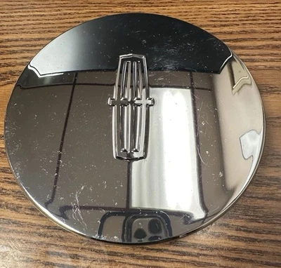 OEM LINCOLN CONTINENTAL TOWN CAR CHROME CENTER CAP 2F32-1A096-AA - Image 1 of 3