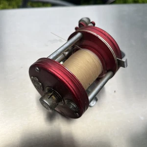 Vtg Abu Garcia Ambassadeur 6000 Red Baitcasting Reel Sweden Estate Find - Picture 1 of 9