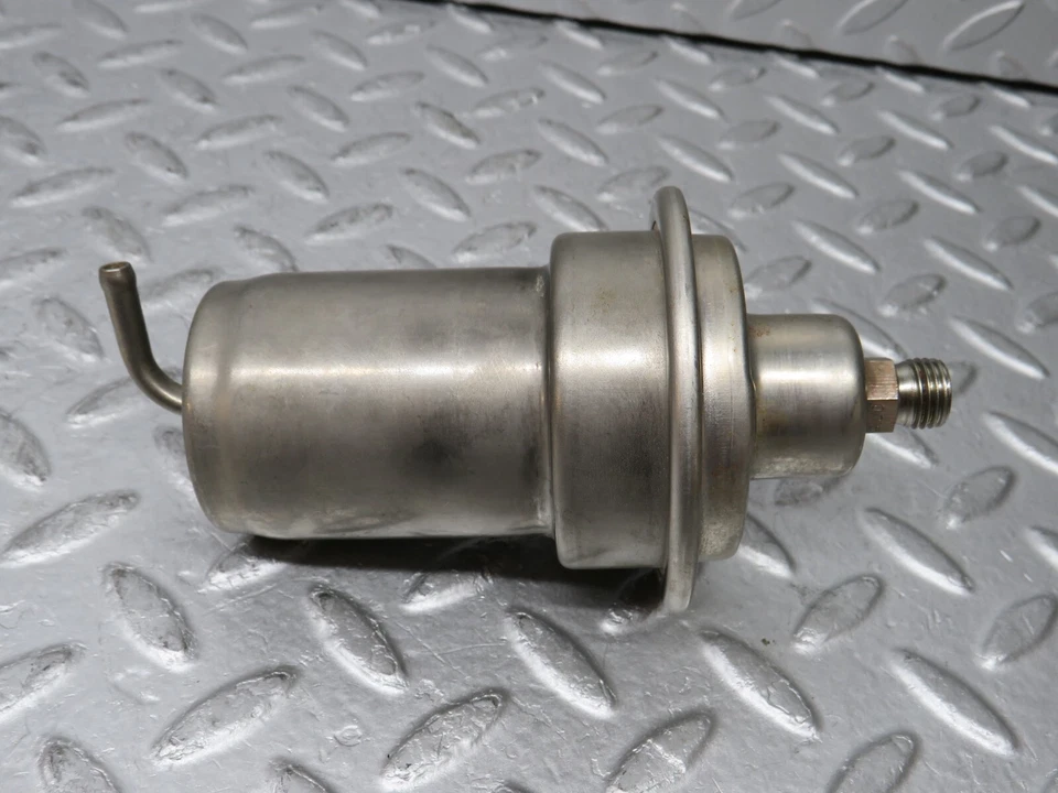 ⚙35347⚙ Mercedes-Benz R107 280SL Fuel Pressure Regulator Bosch 0004760421 - Image 1 of 4