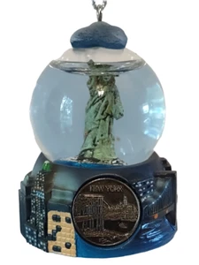 Freiheitsstatue NYC New York City Mini Schneekugel Christbaumschmuck 2 Zoll - Bild 1 von 4