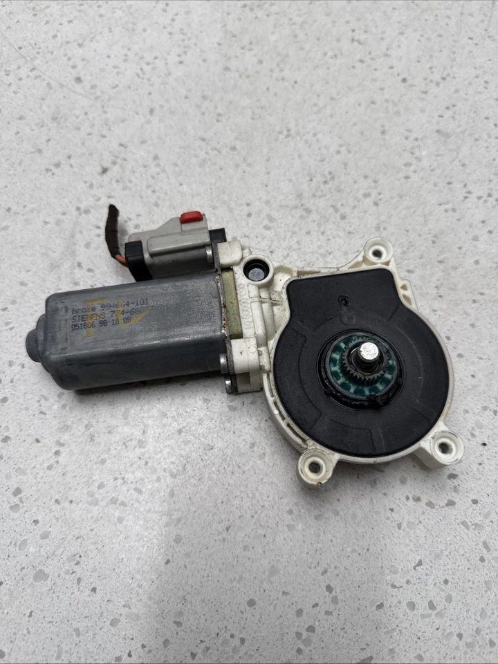 05 06 07 08 09 10 Chrysler 300 Front Left Door Power Window Motor  OEM - Изображение 1 из 4