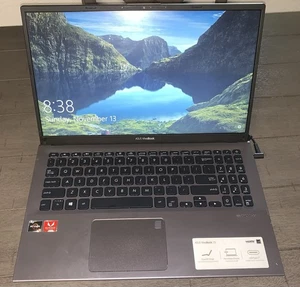 A7 ASUS VIVOBOOK 15 RYZEN 3, RAM 4GB, 118GB SSD, RAYDEON VEGA GRAPHICS AMD - Imagen 1 de 15