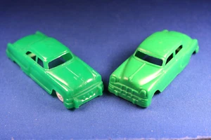 Plasticville - O-O27 - V-10 Vehicles - 2 Autos - Green - Excellent Condtion - Picture 1 of 9