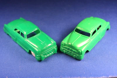 Plasticville - O-O27 - V-10 Vehicles - 2 Autos - Green  - Excellent Condtion - Image 1 of 4