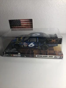 2005 Hot Wheels, Mark Martin #6 Pfizer Batman Begins Series 400 1:24 - Picture 1 of 7