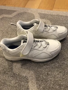 Dr. Comfort Control Sneakers Winner White Size 8W Barely Used Velcrow Clean - Picture 1 of 10