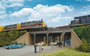 4561 Walthers Cornerstone Urban Steel Overpass - Kit de puente HO - Imagen 1 de 2