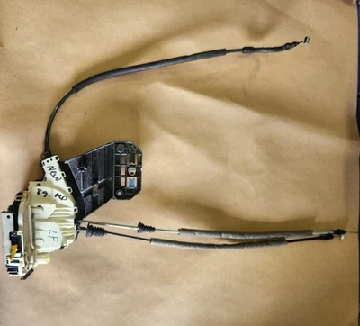 2014-2023 JEEP CHEROKEE / JEEP COMPASS FRONT LEFT DOOR LOCK LATCH OEM 68211097AD - Image 1 of 4