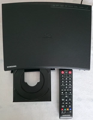 Samsung BD-J5500 - 3D Blu-ray Player in Curved Design, schwarz - Bild 1 von 4