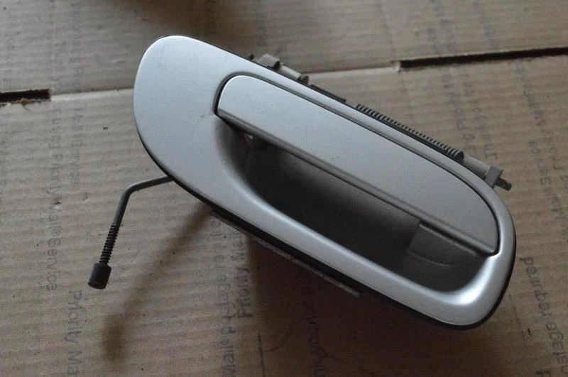 2007 VOLVO V70 RIGHT PASSENGER SIDE FRONT DOOR HANDLE SILVER - Image 1 of 4