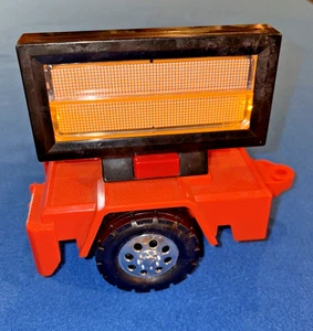 Tonka Roadway Rigs arancione lampeggiante insegna costruzione rimorchio Funrise 2011 Hasbro - Foto 1 di 11