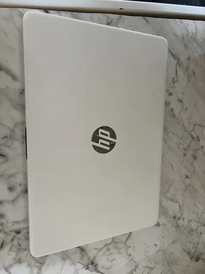 Portátil HP 14-fq0057nr Pantalla Táctil AMD Athlon Plateado 3050U 4 GB Ram 64 GB eMMC Usado Foto 1 de 2