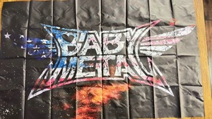 Banner BabyMetal (Vinilo) (46" x 28") (3' 10" x 2' 4") (Estados Unidos) - Imagen 1 de 1