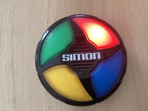 Hasbro SIMON Mini 3.5" Travel Game Handheld Pocket Electronic Colour & Sound - Picture 1 of 2