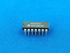 2 x MC4044P MOTOROLA Detektor, BIPolar, PDIP-14 CD4044 4044 IC - Bild 1 von 1