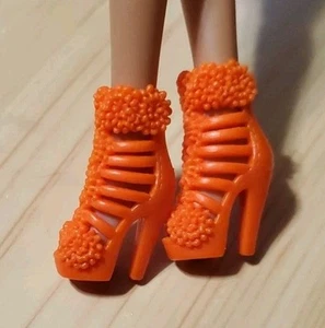 Barbie scarpe bambola tacco alto arancione multi cinghie perline plateau floreale - Foto 1 di 4