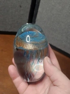 Dynasty Gallery Kunst Glas schwebend blau und gold Glitzer Qualle Briefbeschwerer - Bild 1 von 7
