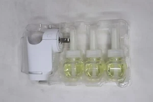 Kit de inicio de ambientador Glade PlugIn Plus, 1 calentador + 3 recargas, ropa limpia - Imagen 1 de 4