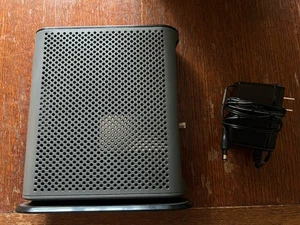 Motorola MB8611 Ultra Fast DOCSIS 3.1 Cable Modem 2.5 Gbps with Power Adapter - Afbeelding 1 van 4