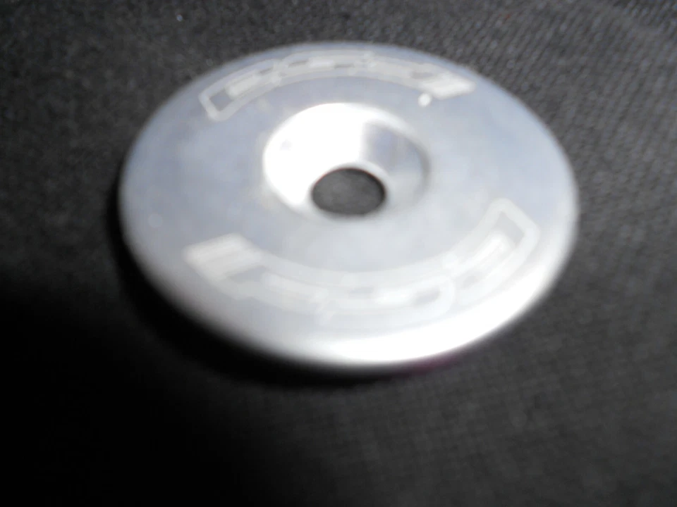 Tapa superior de aleación de plata FSA 1 1/8" 4ga Foto 1 de 1